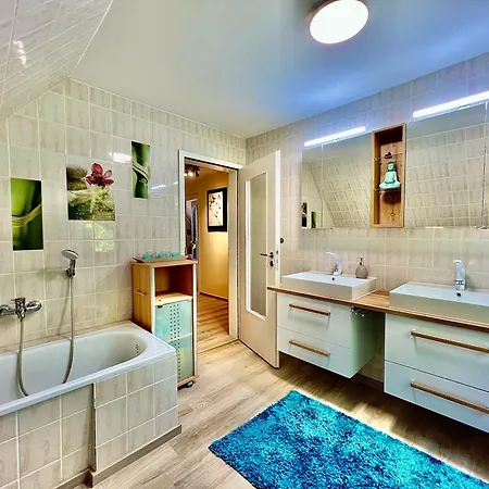 Haus Am Berg1 Apartment